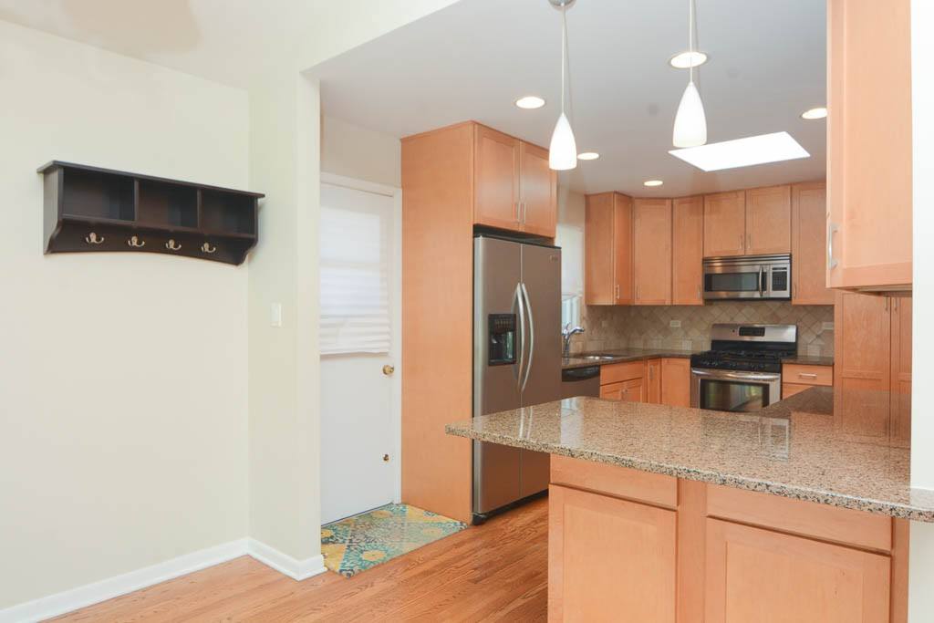 Apartment for rent at 8115 117 Central Ave #PHFS, Morton Grove, IL 60053