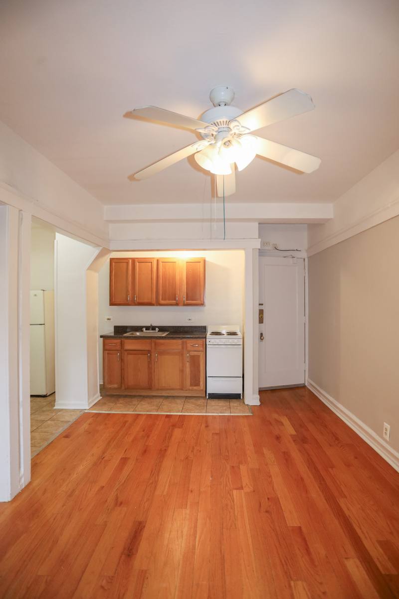 Apartment for rent at 7455 N Greenview #318, Chicago, IL 60645