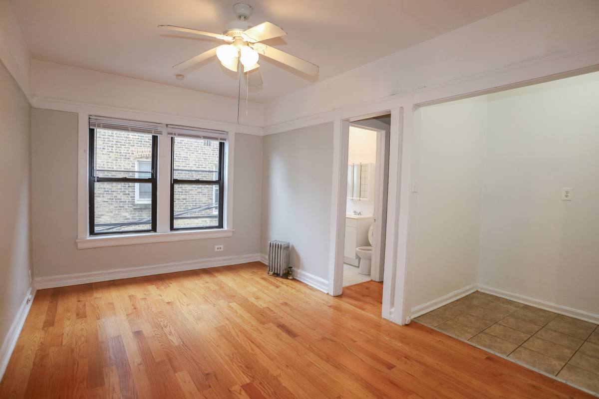 Apartment for rent at 7455 N Greenview #318, Chicago, IL 60645