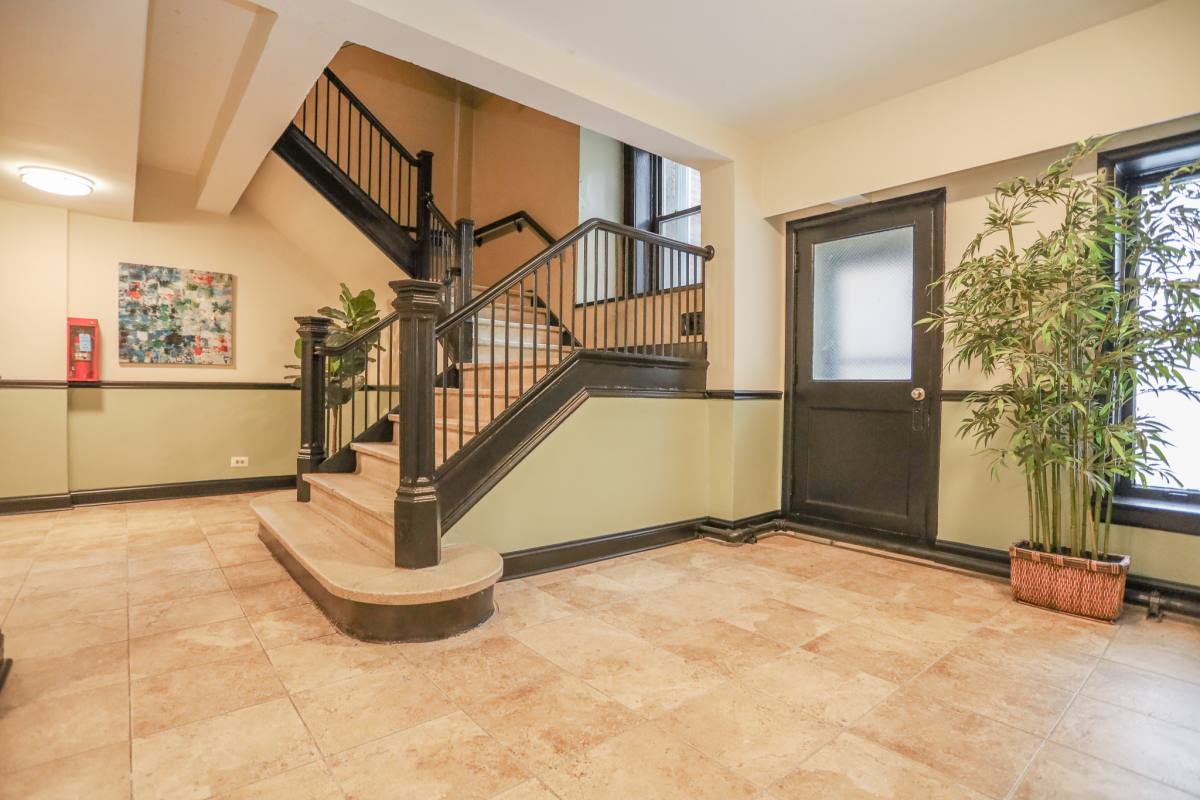 Apartment for rent at 7455 N Greenview #318, Chicago, IL 60645