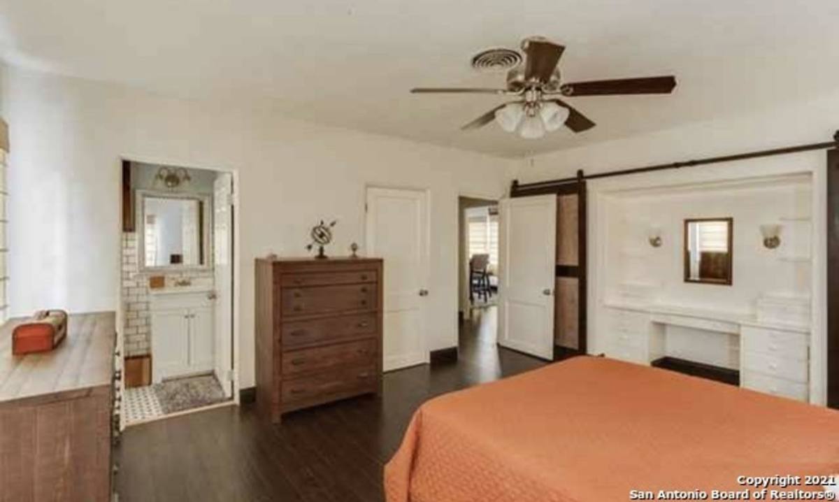 House for rent at 2102 W Mistletoe Ave, San Antonio, TX 78201