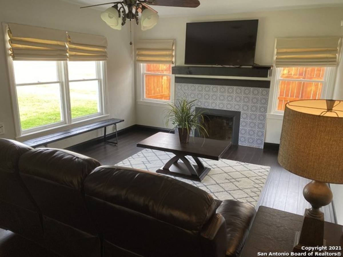House for rent at 2102 W Mistletoe Ave, San Antonio, TX 78201