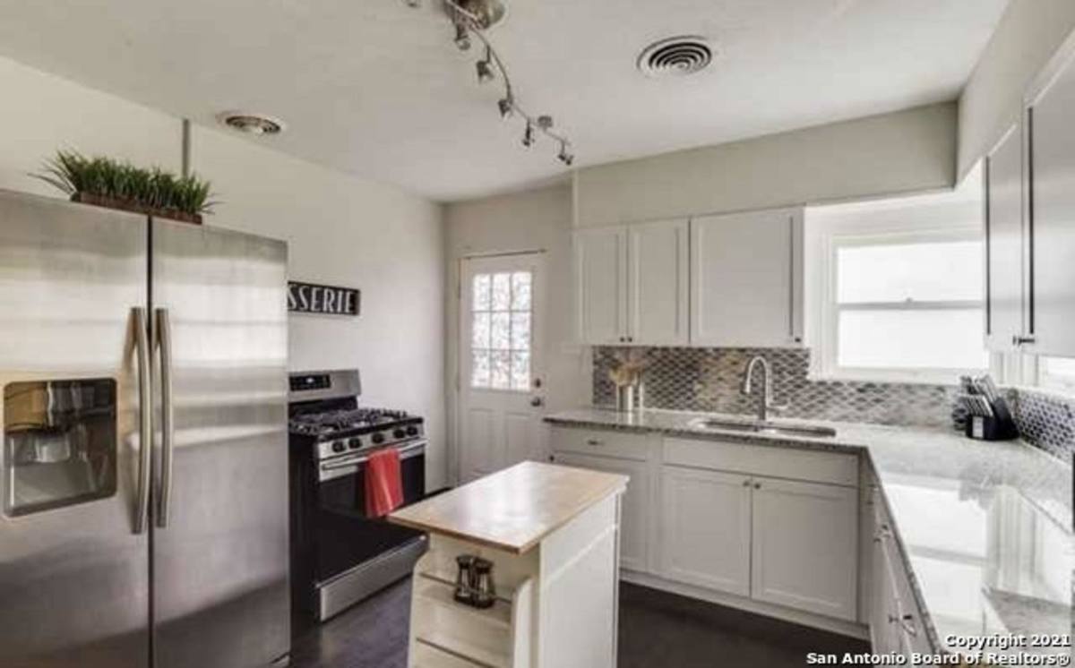 House for rent at 2102 W Mistletoe Ave, San Antonio, TX 78201