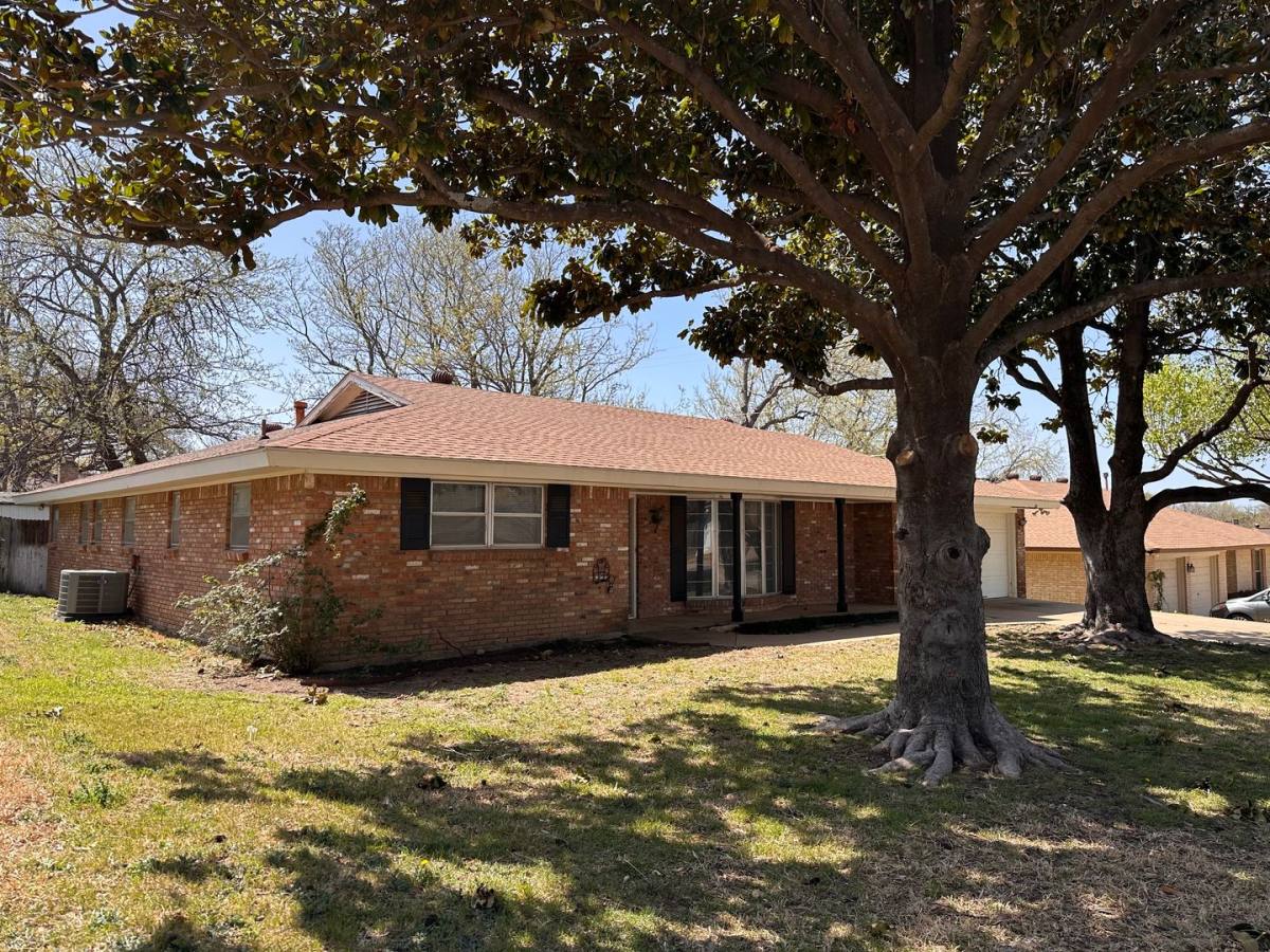 House for rent at 4809 Wheelock Dr, Fort Worth, TX 76133