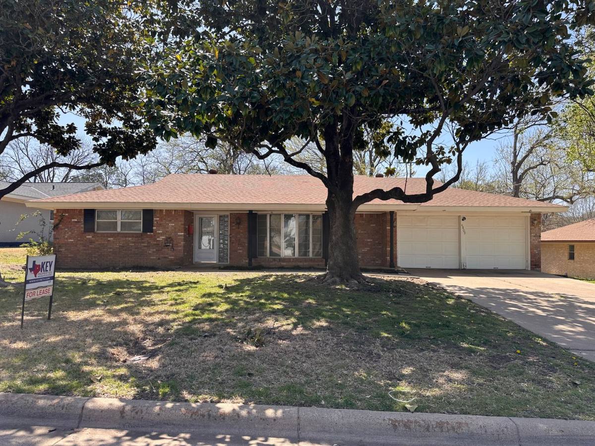 House for rent at 4809 Wheelock Dr, Fort Worth, TX 76133
