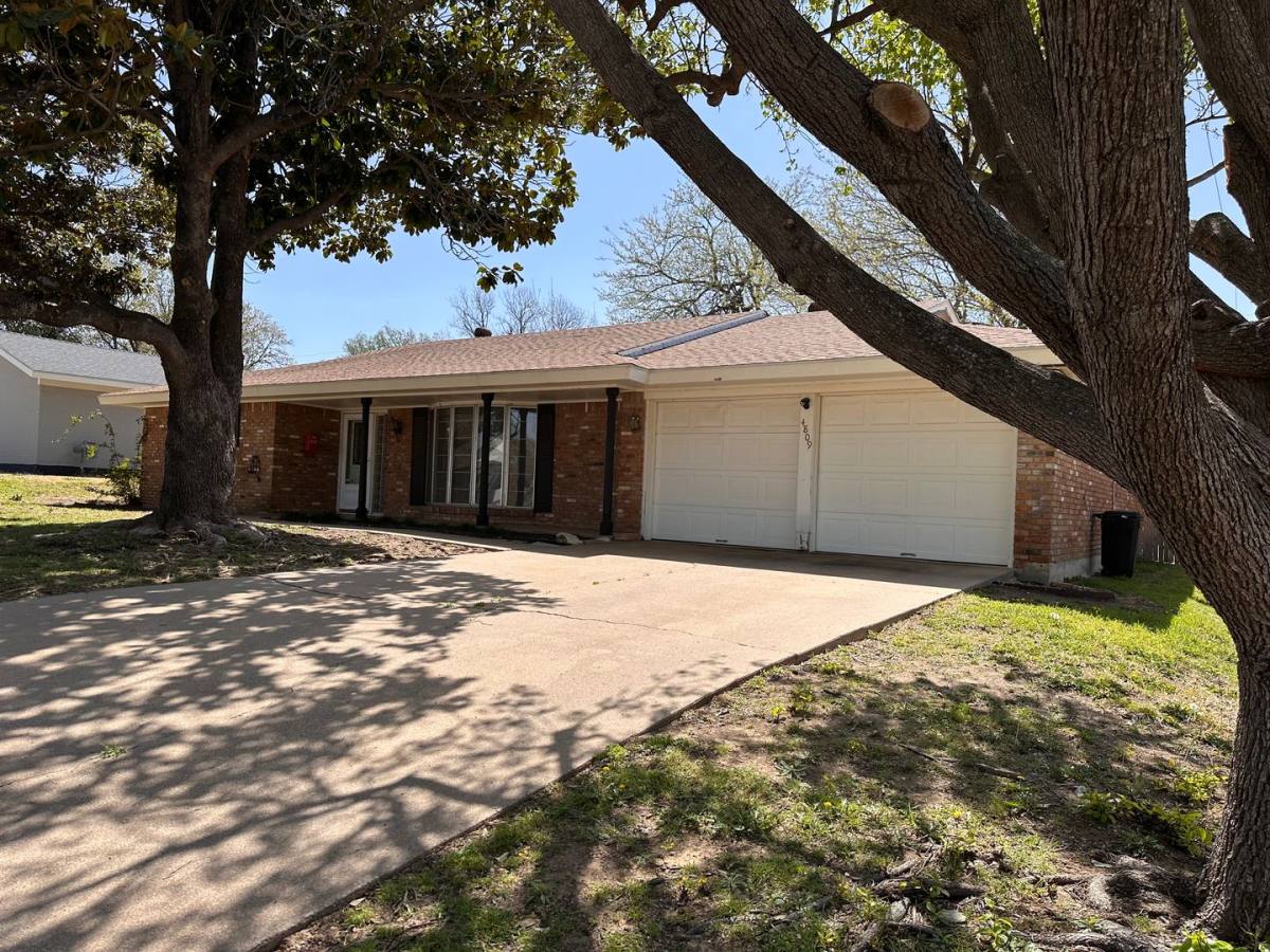 House for rent at 4809 Wheelock Dr, Fort Worth, TX 76133