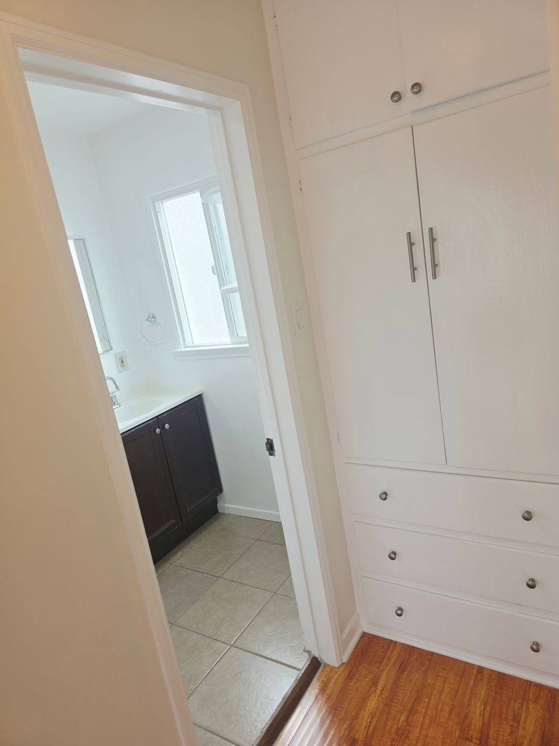Apartment for rent at 1056 Linden Ave, Glendale, CA 91201
