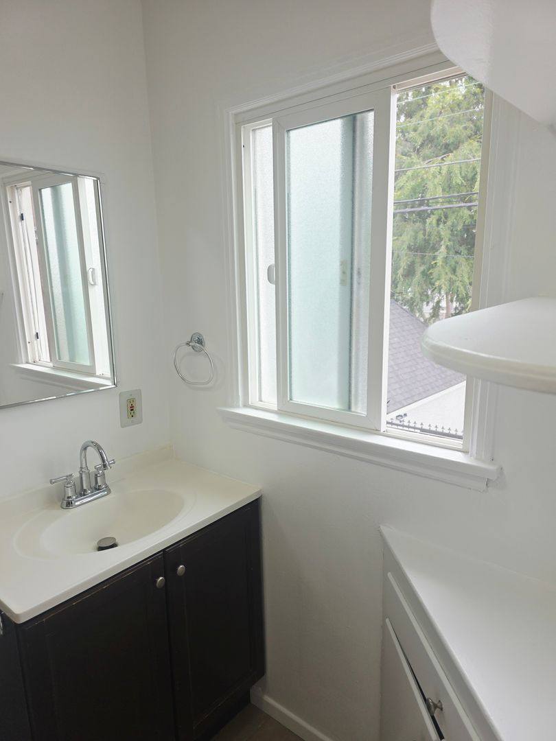 Apartment for rent at 1056 Linden Ave, Glendale, CA 91201