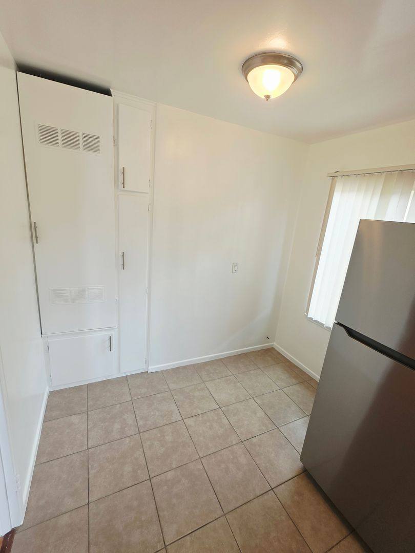 Apartment for rent at 1056 Linden Ave, Glendale, CA 91201