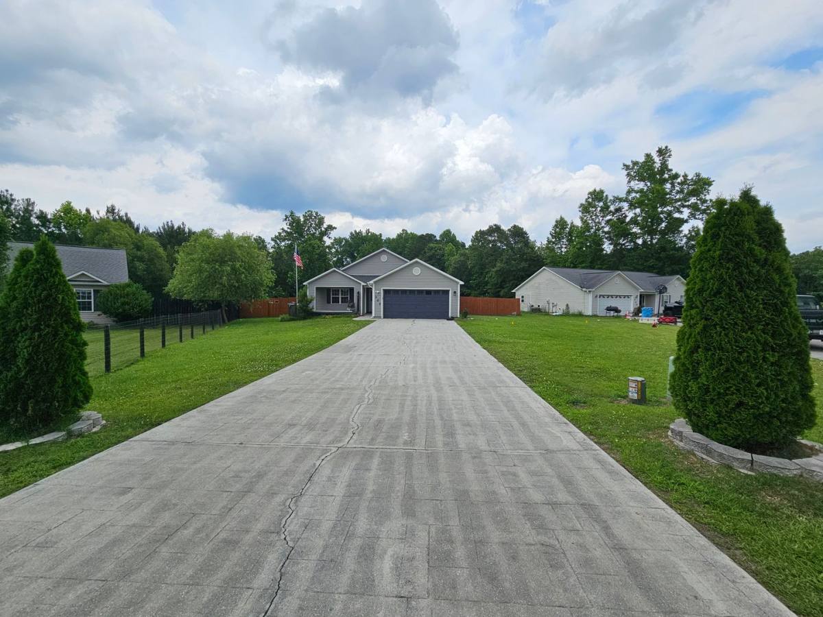 House for rent at 307 Big Tree Lane, Chinquapin, NC 28521
