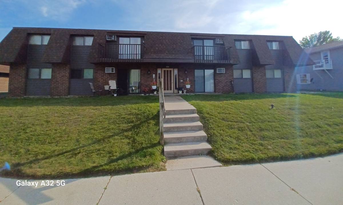 Apartment for rent at 1025 Willow Ave, Sheboygan, WI 53083