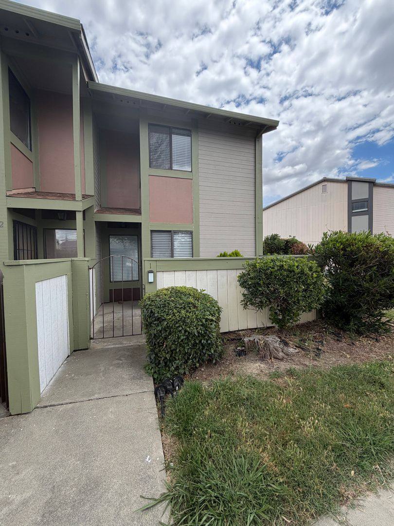 Apartment for rent at 1930 Manor Place, Fairfield, CA 94533