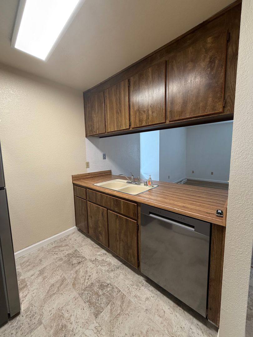Apartment for rent at 1930 Manor Place, Fairfield, CA 94533