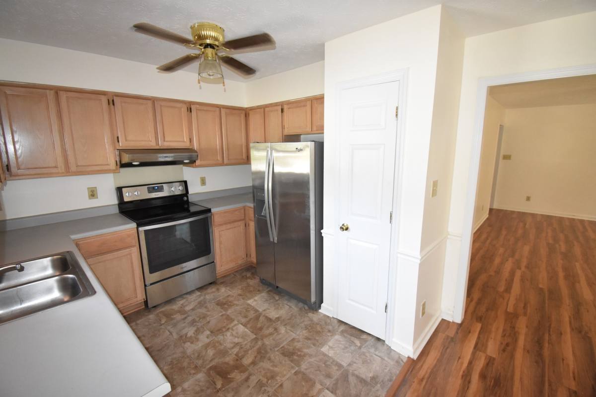 House for rent at 121 Sprucepine Dr, Raeford, NC 28376