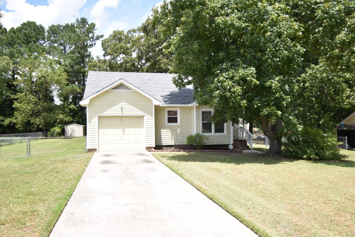 House for rent at 121 Sprucepine Dr, Raeford, NC 28376
