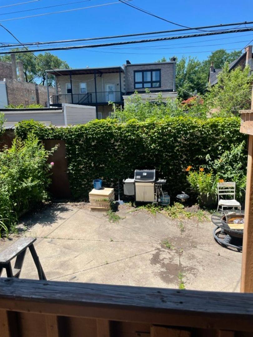 Apartment for rent at 832-34 S Oakley Blvd, Chicago, IL 60612