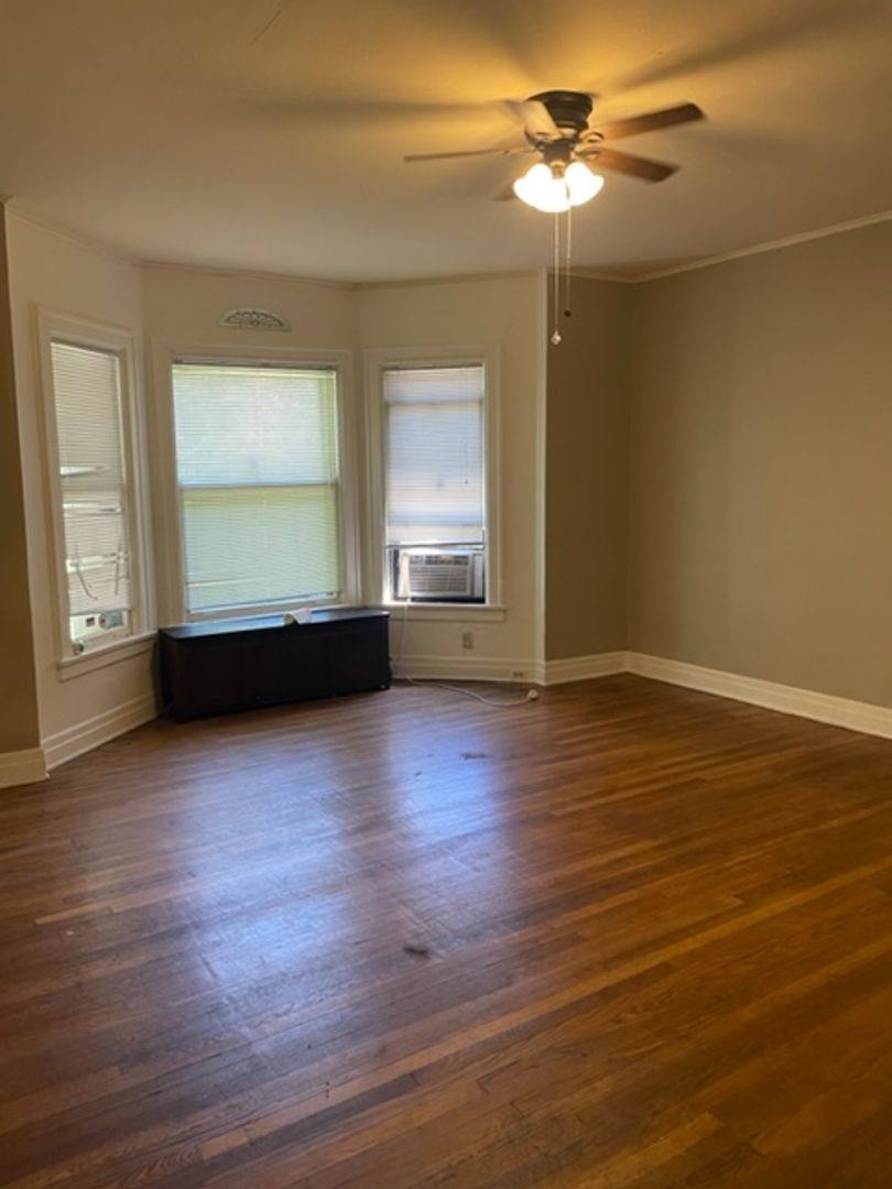 Apartment for rent at 832-34 S Oakley Blvd, Chicago, IL 60612