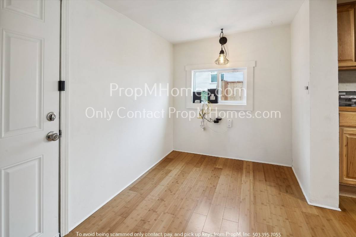 House for rent at 6135 SE Henderson St, Portland, OR 97206