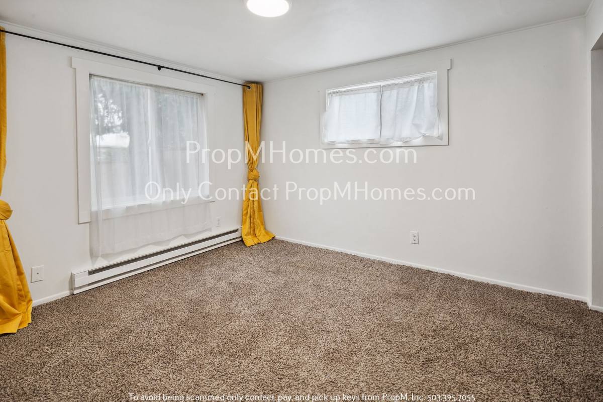 House for rent at 6135 SE Henderson St, Portland, OR 97206