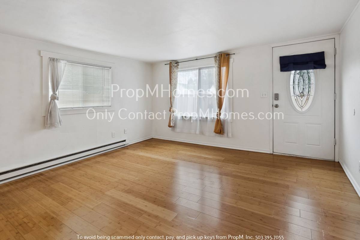 House for rent at 6135 SE Henderson St, Portland, OR 97206