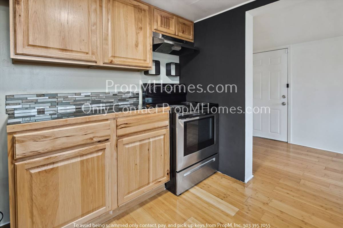 House for rent at 6135 SE Henderson St, Portland, OR 97206