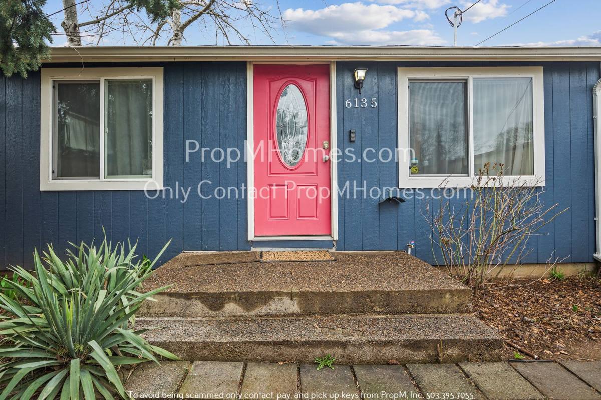House for rent at 6135 SE Henderson St, Portland, OR 97206