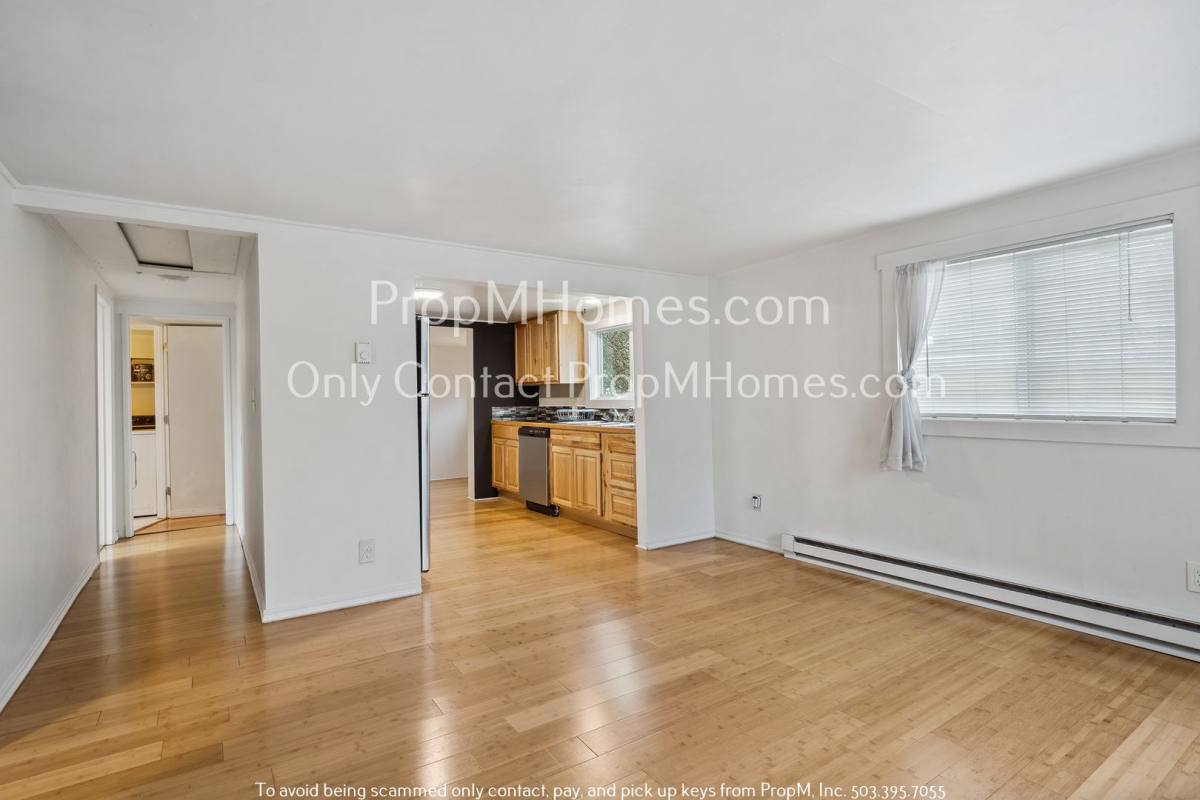 House for rent at 6135 SE Henderson St, Portland, OR 97206
