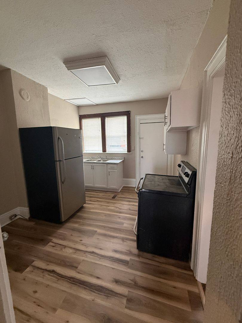 Apartment for rent at 1422 Lewis St, Charleston, WV 25301