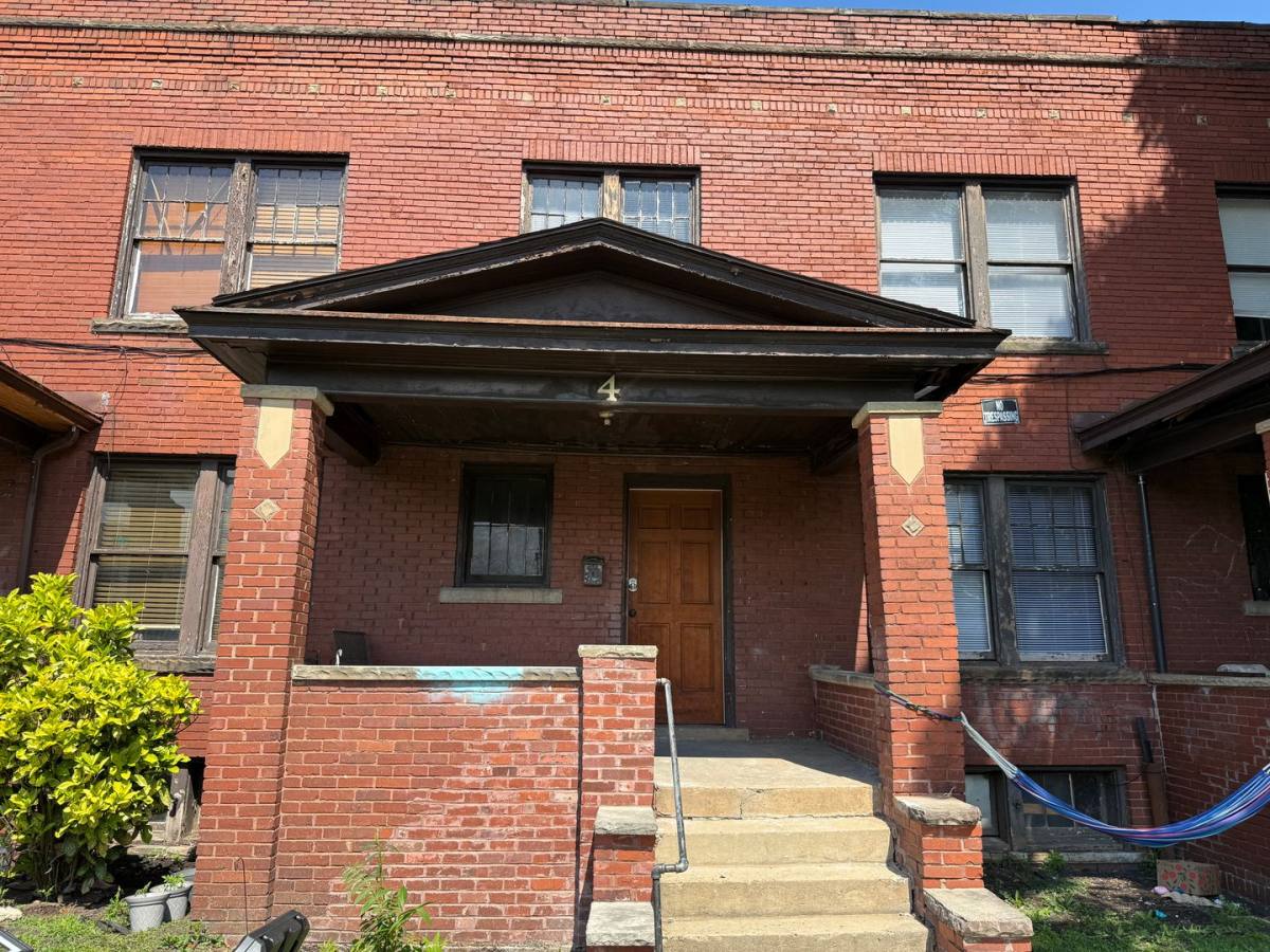 Apartment for rent at 1422 Lewis St, Charleston, WV 25301