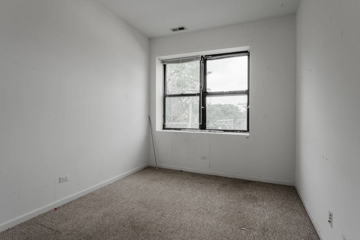 Apartment for rent at 1210 W Foster Ave, Chicago, IL 60640