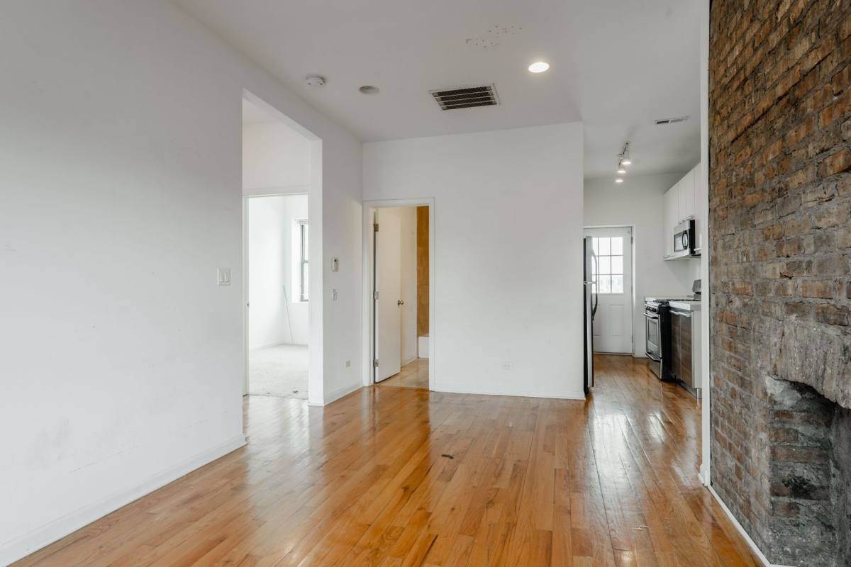 Apartment for rent at 1210 W Foster Ave, Chicago, IL 60640