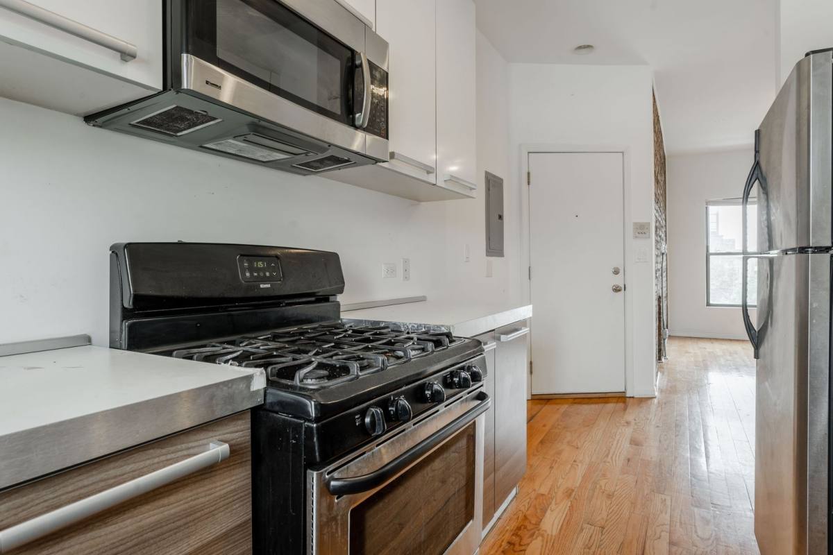 Apartment for rent at 1210 W Foster Ave, Chicago, IL 60640
