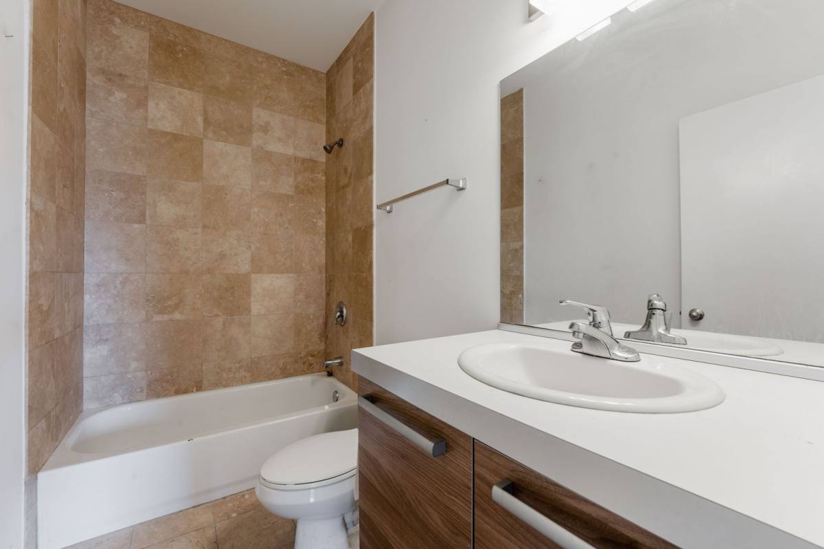 Apartment for rent at 1210 W Foster Ave, Chicago, IL 60640