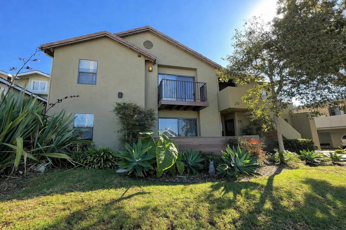 Apartment for rent at 236 S Hemlock St, Ventura, CA 93001