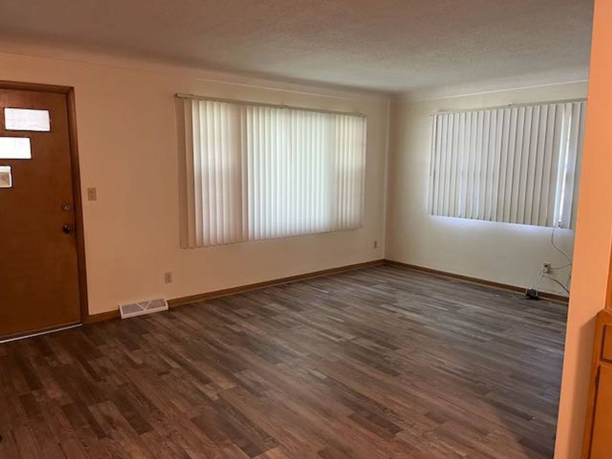 Townhouse for rent at 4132 39th Place, Des Moines, IA 50310