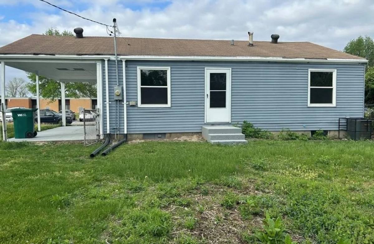 House for rent at 1511 Andrews Dr, East Saint Louis, IL 62206