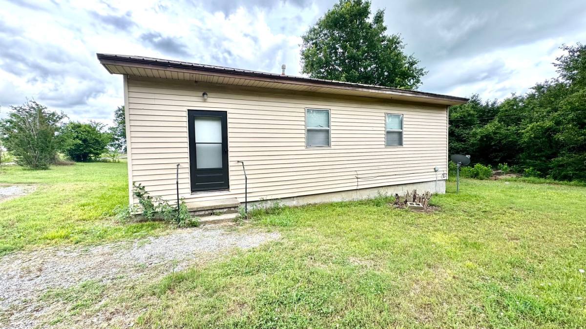 House for rent at 372 J St, Savanna, OK 74565