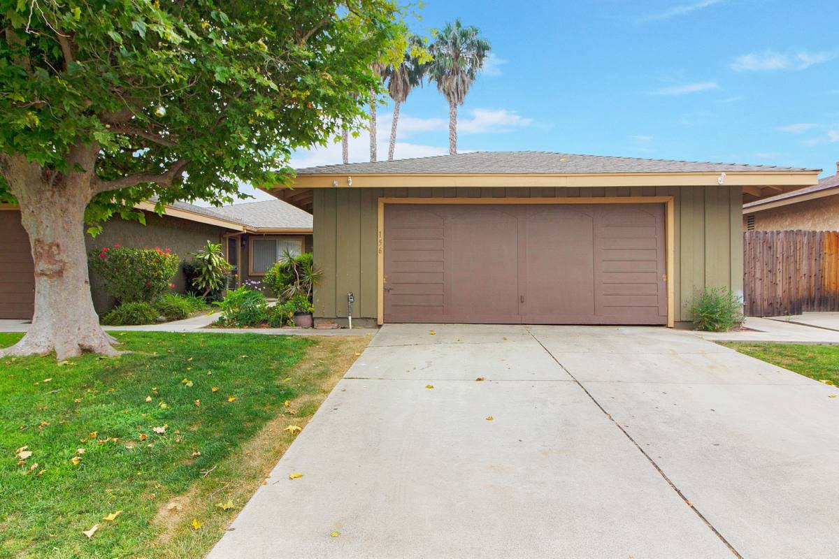Apartment for rent at 156-158 Los Timbres St, Orange, CA 92869