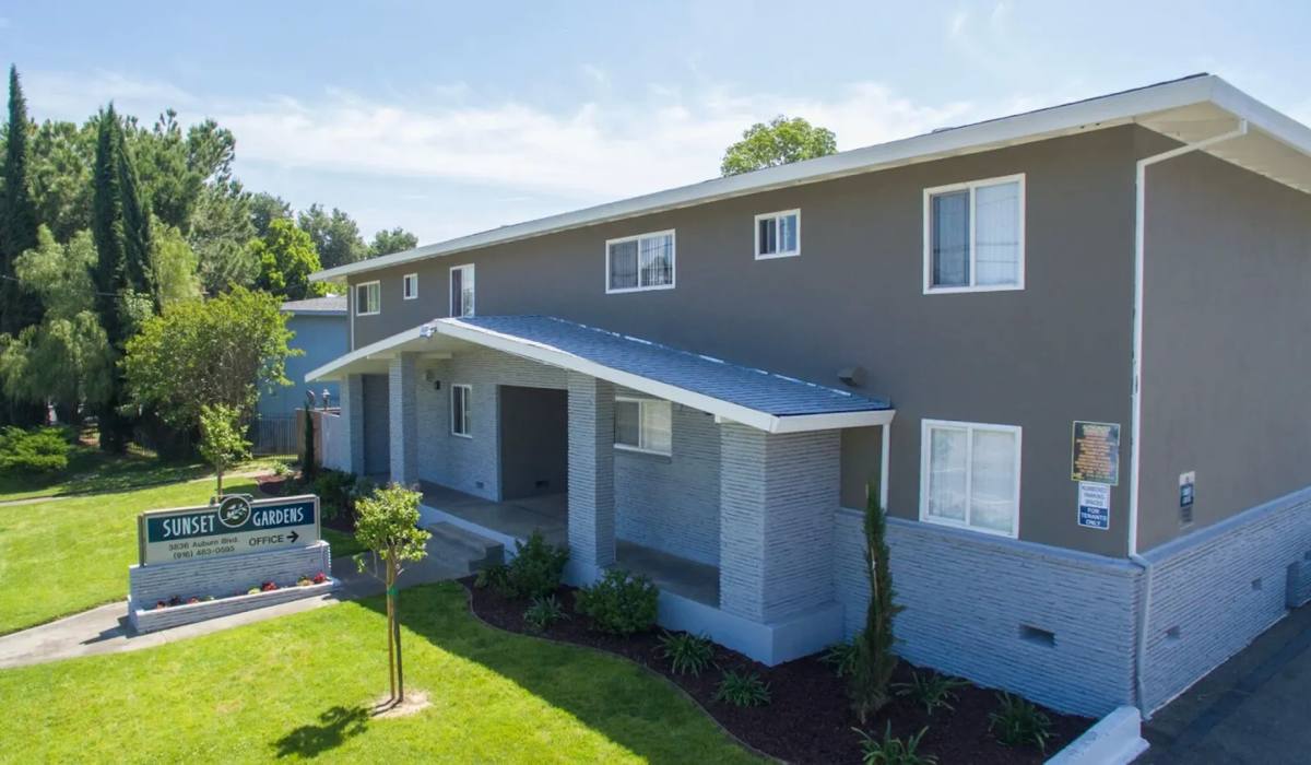 Apartment for rent at 3836 Auburn Blvd, Sacramento, CA 95821