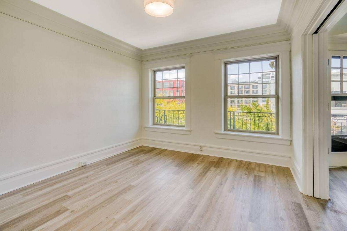 Apartment for rent at 924 SW 16th Ave, Portland, OR 97205