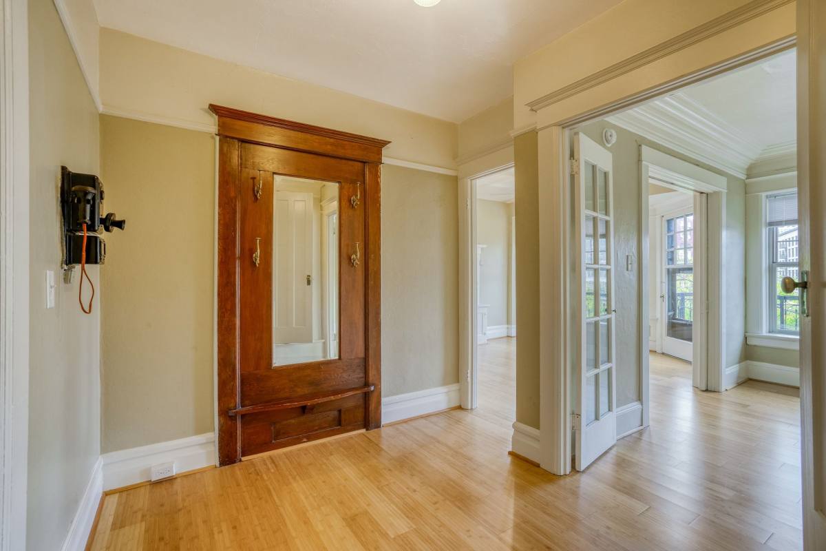 Apartment for rent at 924 SW 16th Ave, Portland, OR 97205