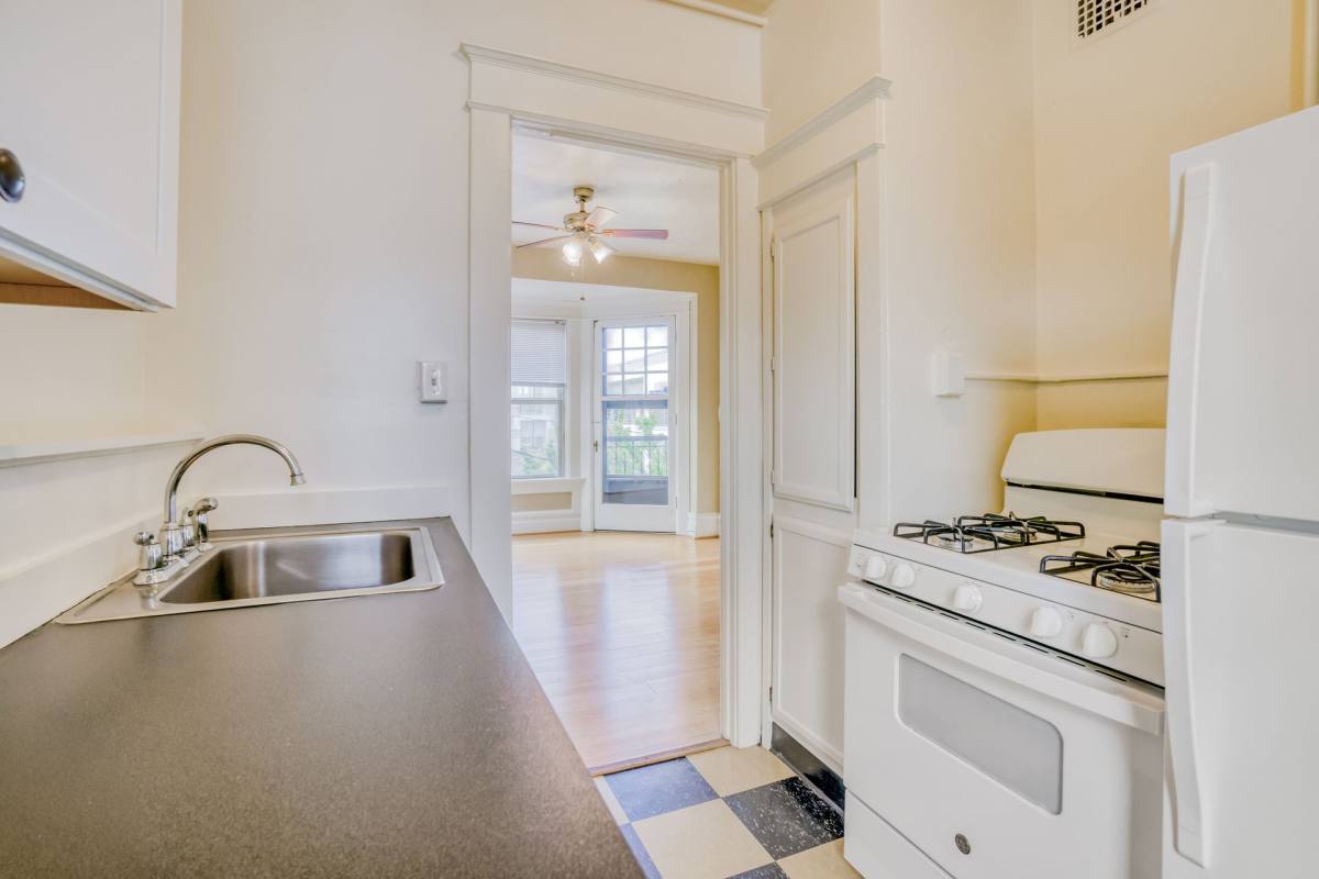 Apartment for rent at 924 SW 16th Ave, Portland, OR 97205