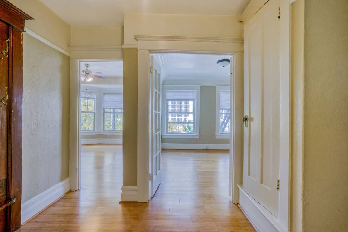 Apartment for rent at 924 SW 16th Ave, Portland, OR 97205