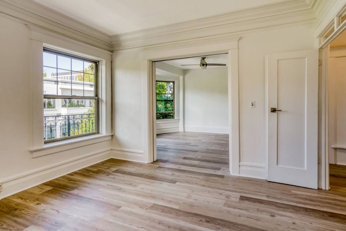 Apartment for rent at 924 SW 16th Ave, Portland, OR 97205