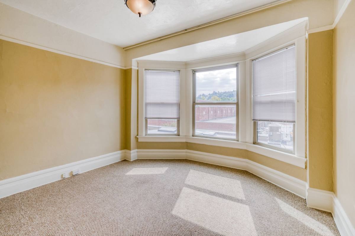 Apartment for rent at 924 SW 16th Ave, Portland, OR 97205