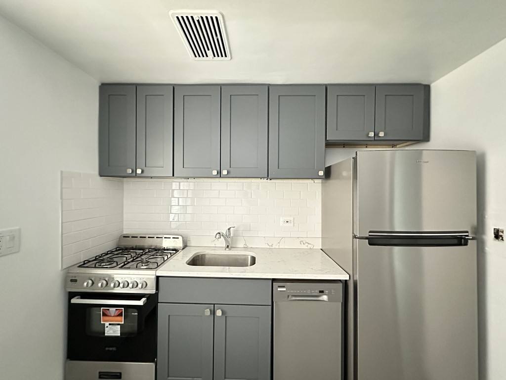 Apartment for rent at 6707 California #PN-G, Chicago, IL 60645