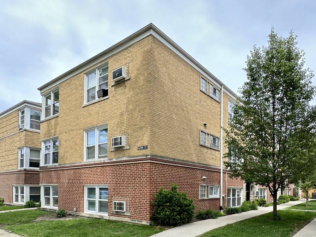 Apartment for rent at 6707 California #PN-G, Chicago, IL 60645