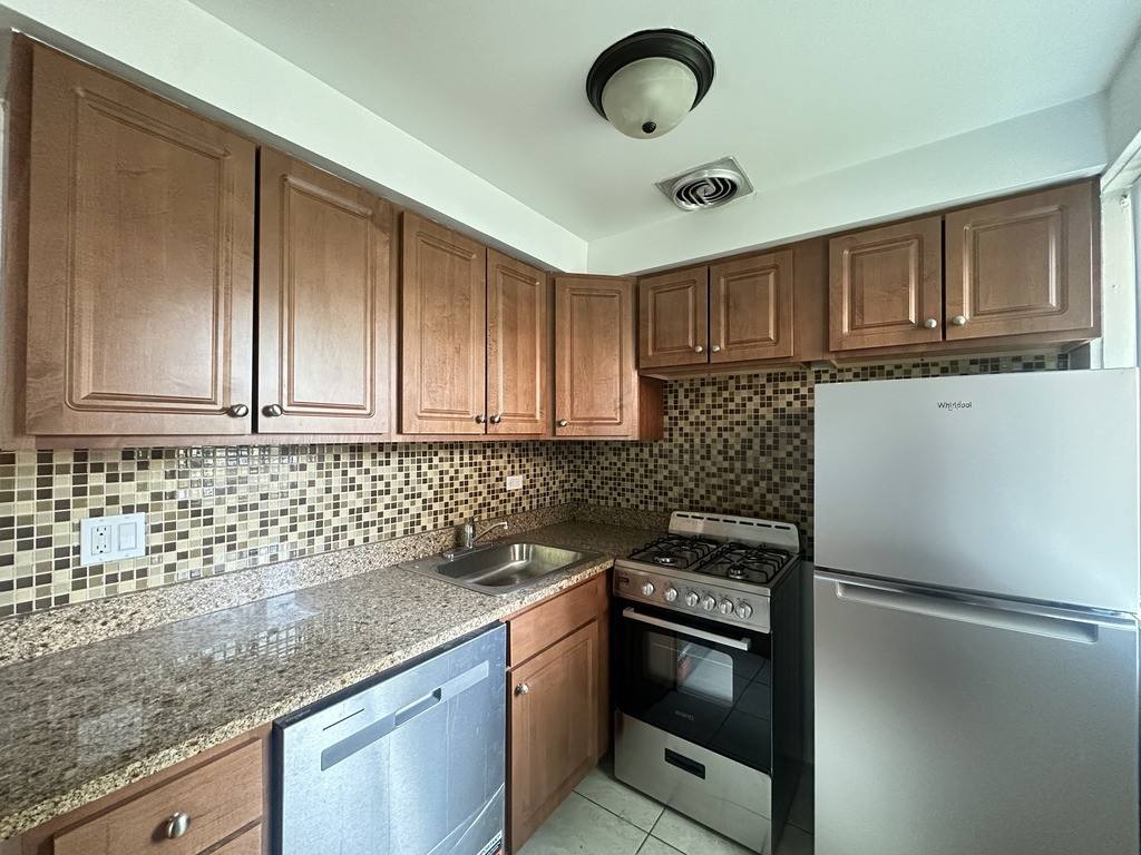 Apartment for rent at 5818 Sheridan #P301, Chicago, IL 60660