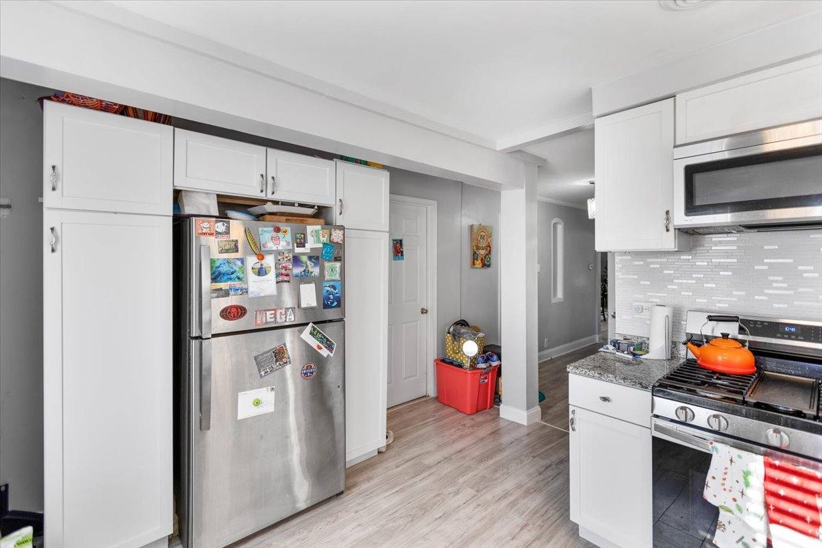 Apartment for rent at 6619 N Ave #2, Oak Park, IL 60302