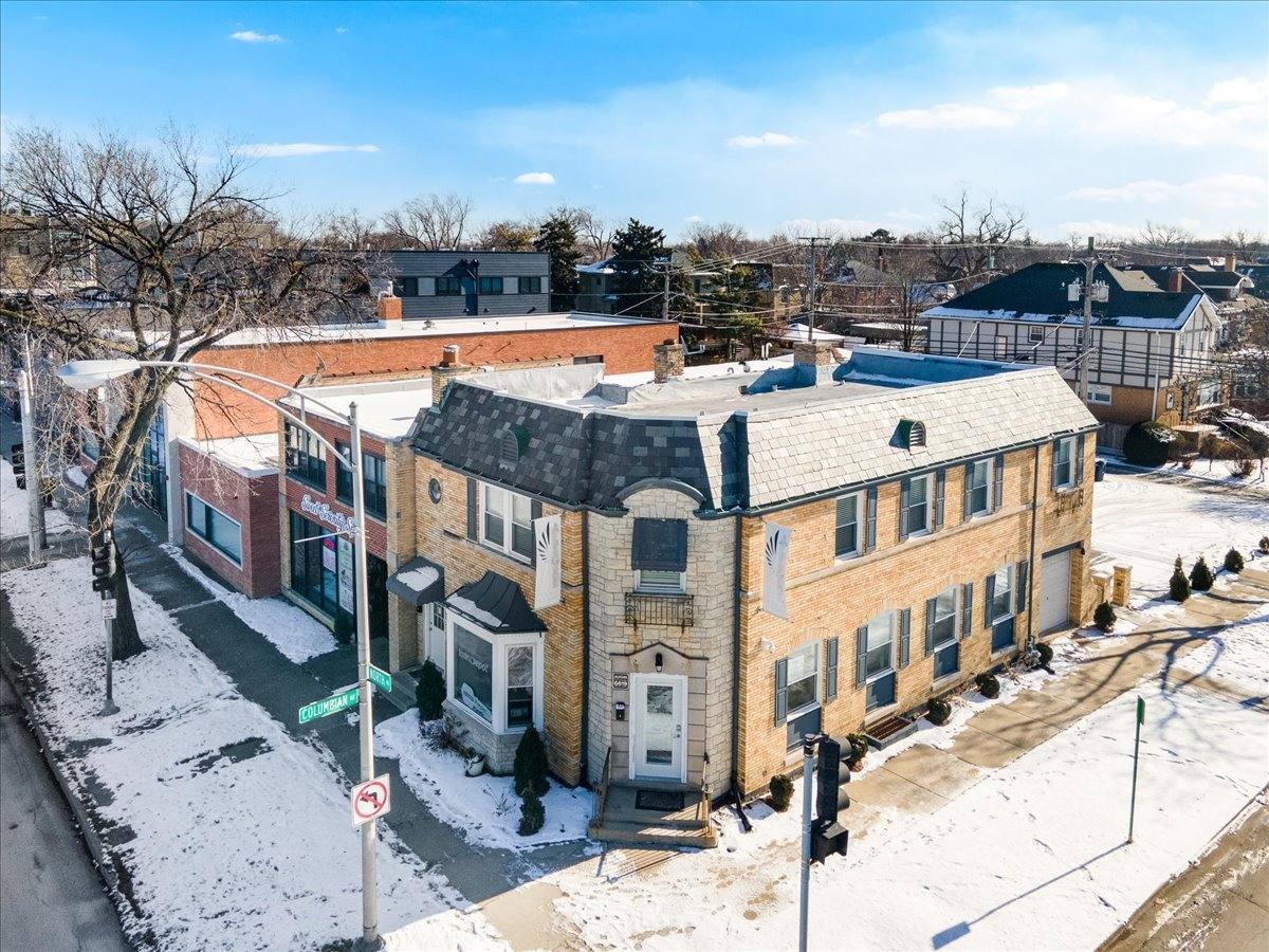 Apartment for rent at 6619 N Ave #2, Oak Park, IL 60302